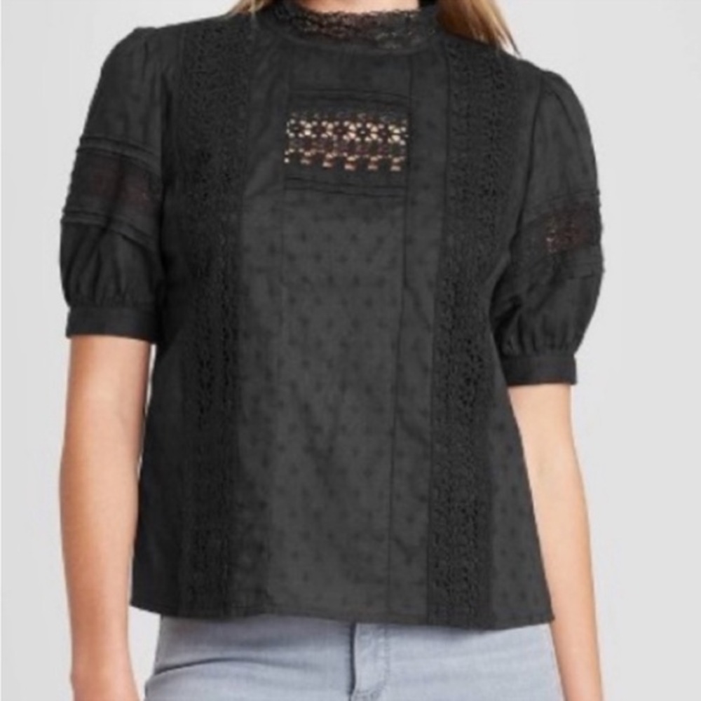 Women’s  Lace Accent Blouse 
With Laser Cut Out Accents Sz SM NEW!